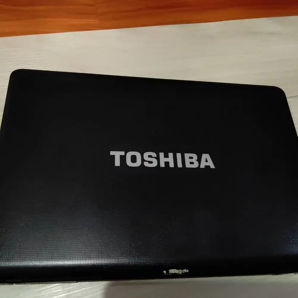 TOSHIBA SATELLITE C64 (NON BATERAI)