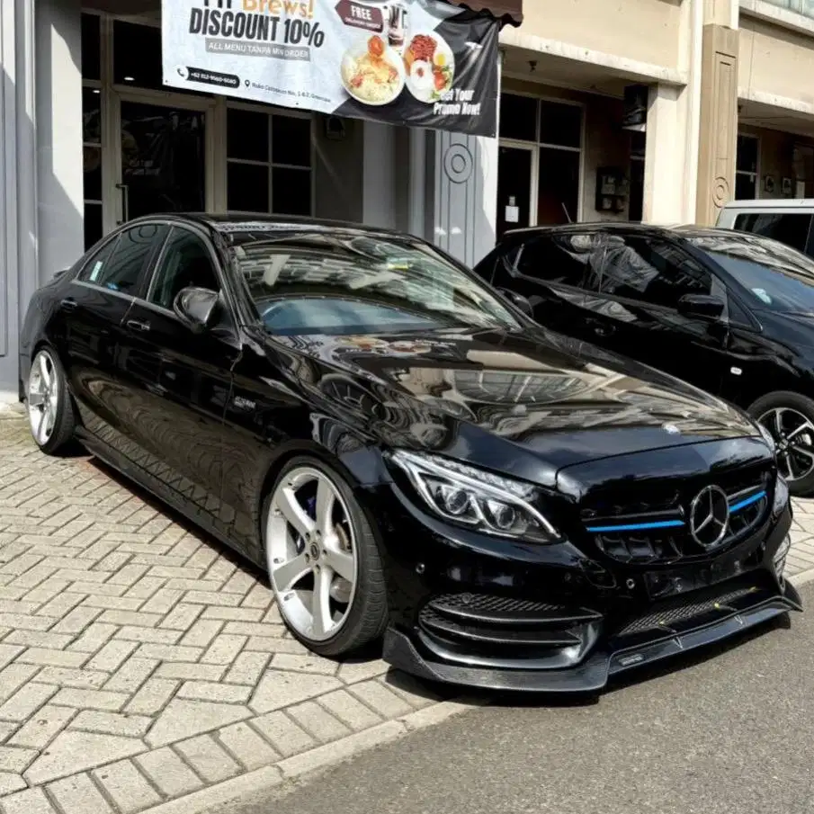 (CASH) Mercedes Benz C300 AMG W205 2017