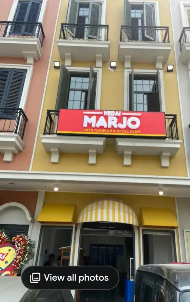 Karyawan mie ayam raya