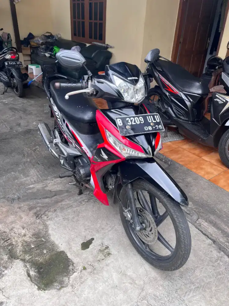 Honda supra x 125 injeksi 2016