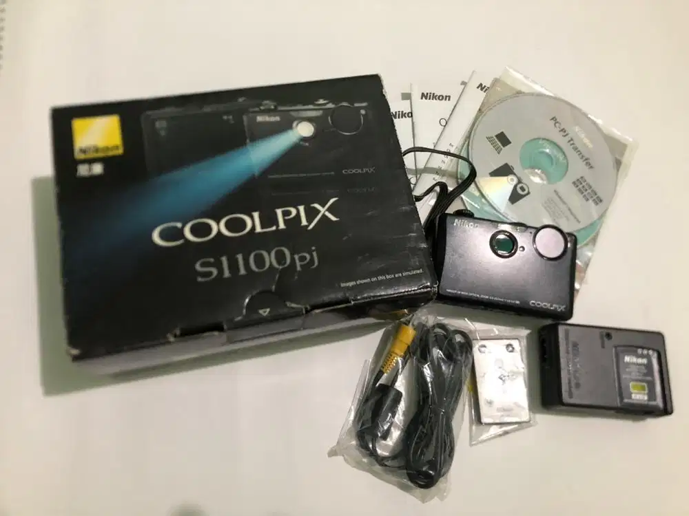 Kamera Nikon Coolpix proyektor normal fullset like new