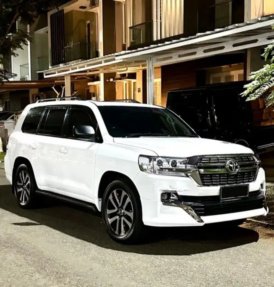 MURAH. LAND CRUISER VX200 2012 VX 200 VXR 2011 Toyota LX570