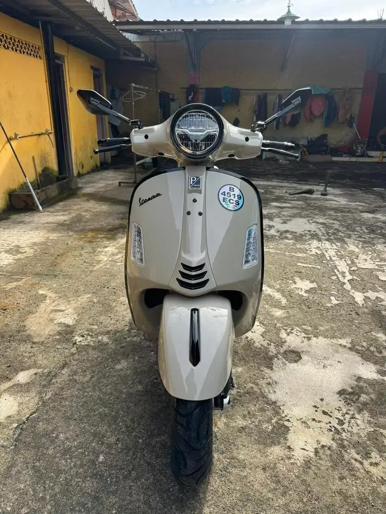 KM 1000 PERAK VESPA GTS 150 ABS ASR KEYLESS TH 2025 LIKE NEW