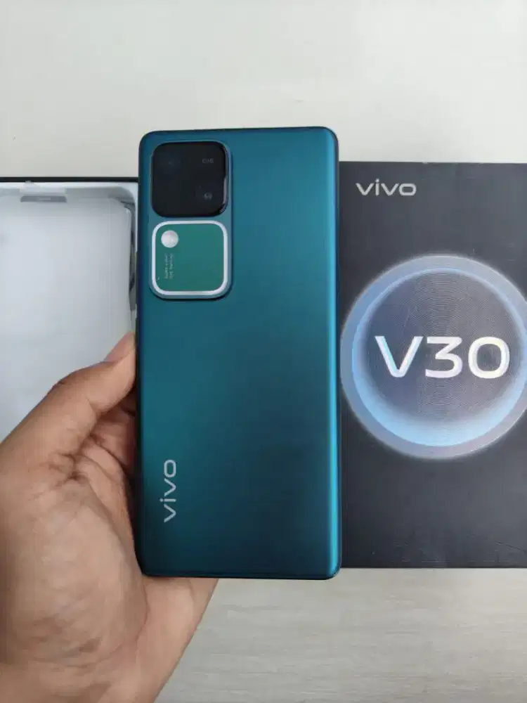 Vivo V30 8/256gb fullset ori