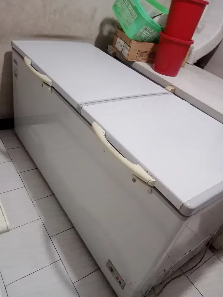 Di jual frizer 2 pintu