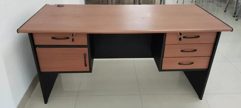 Meja Kantor Like New