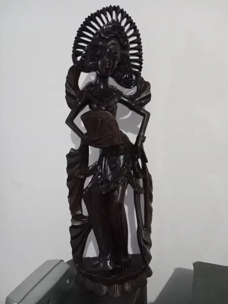 patung penari bali
