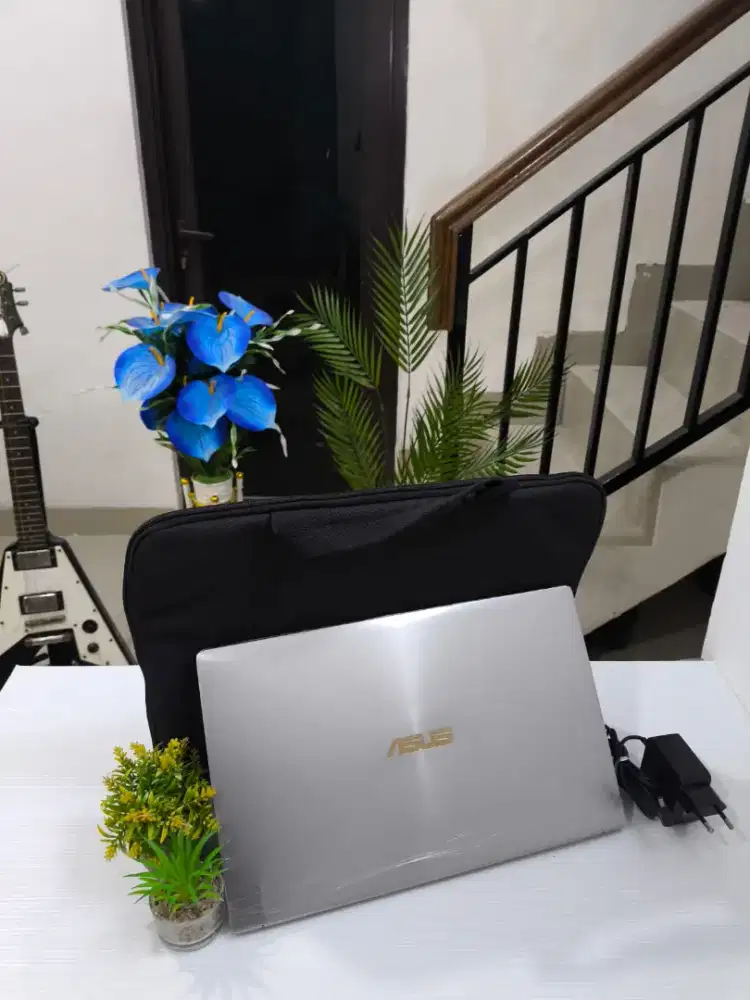 Laptop ASUS ZENBOOK 14 ULTRA UX434FAC NUMPAD GEN 10 Ram 8GB + SSD