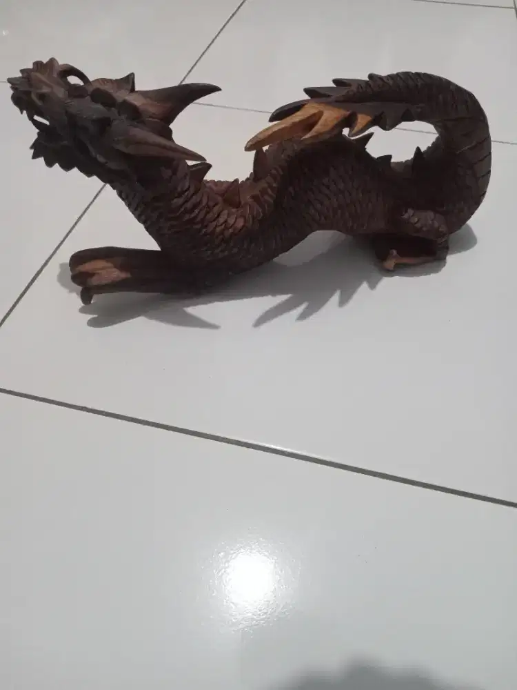patung ukir Naga