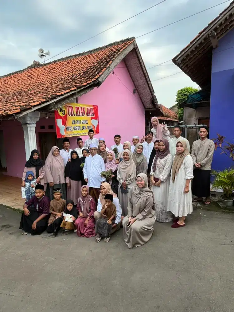 Kloset Toto type CW421NJ warna putih bgus kilap.