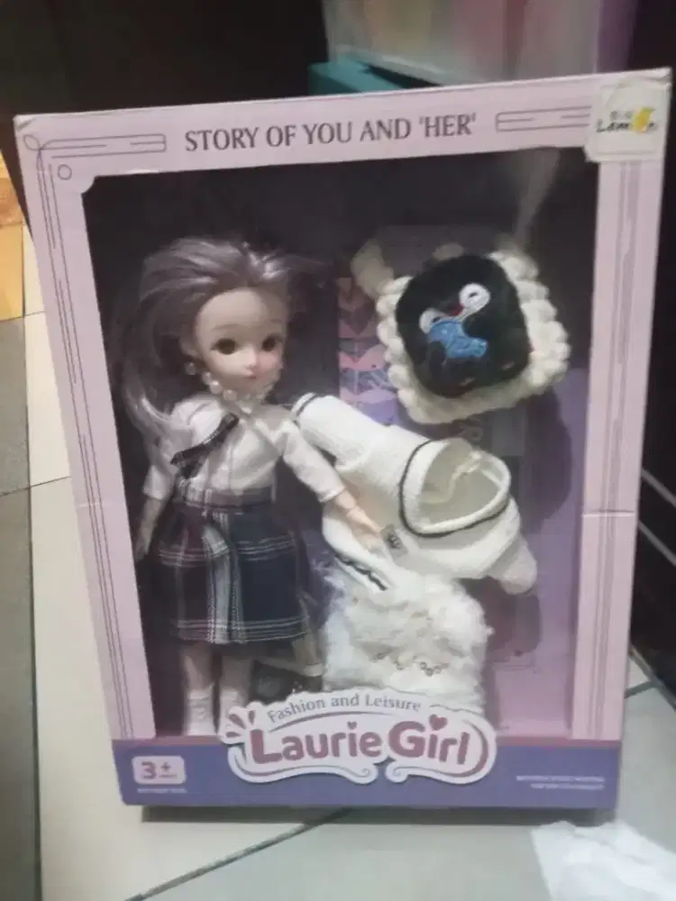 Boneka Barbie Plus Pakaiannya