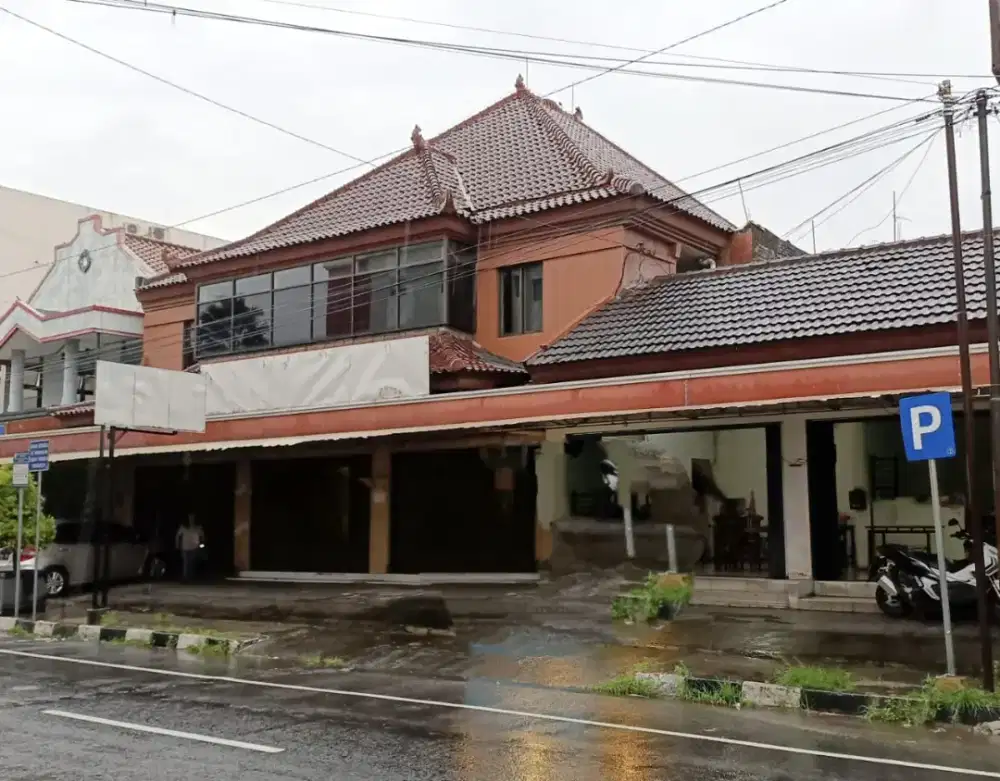 Rumah 3 Lt incl. 4 RUKO Dekat JL Jend Sudirman Yogyakarta
