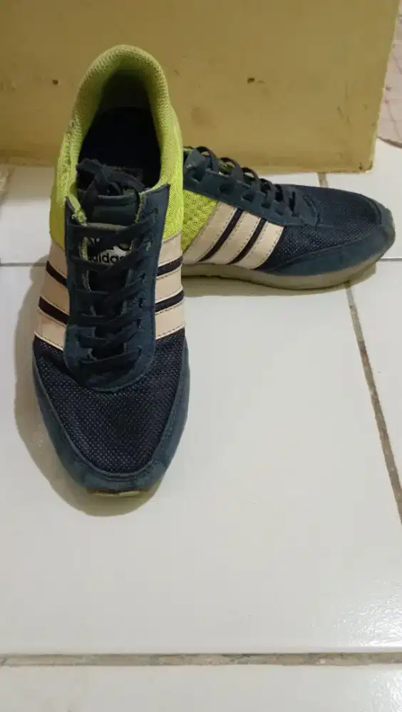 Sepatu adidas neo