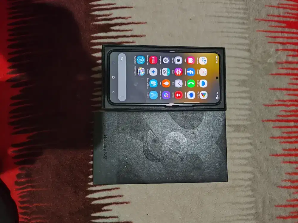 Jual Samsung s22 RAM 8/256 kondisi normal semua kelengkapan original