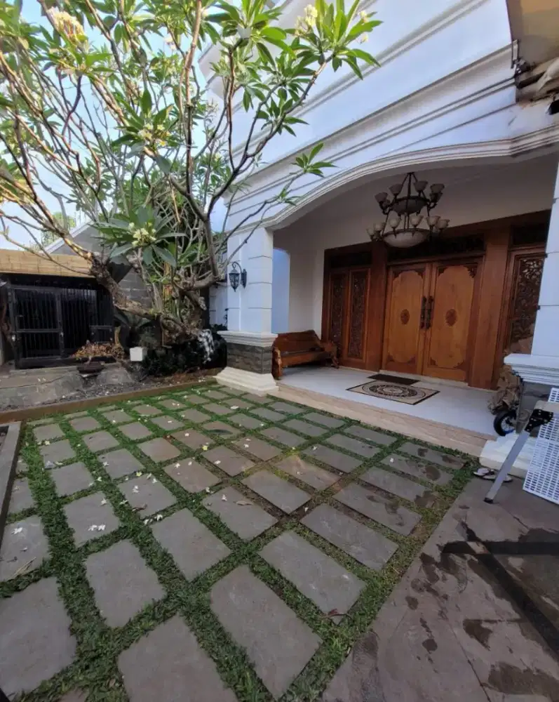 DiJual Rumah Mewah Kolam Renang dan Full Jati Tua Cipayung