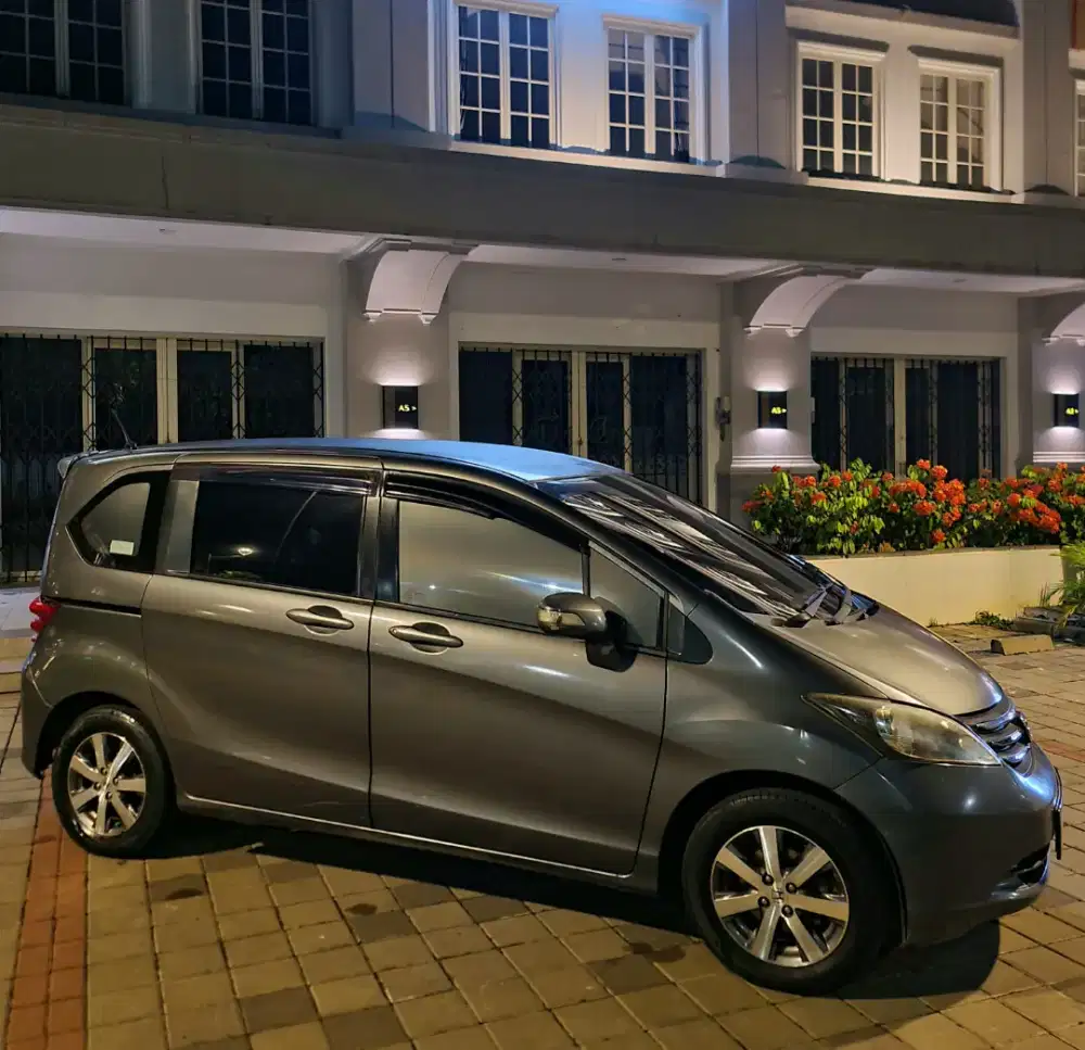 Honda freed 2010 psd ac digital type tertinggi