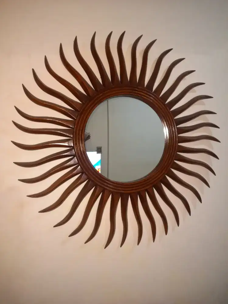 Kaca Cermin Matahari