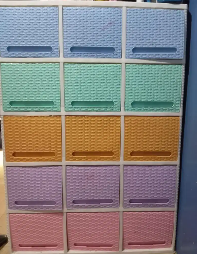 lemari club rainbow ( ada 3 lemari )