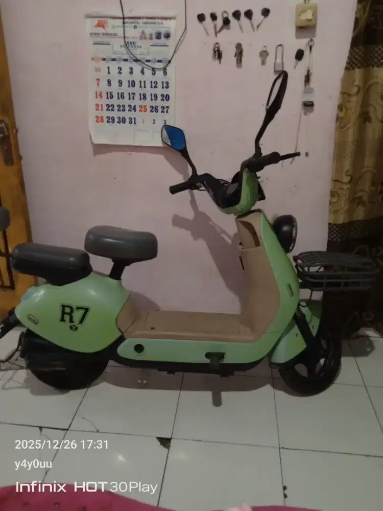 Sepeda listrik merek u winfly kondisi normal gda minus kunci 2 rmot 2