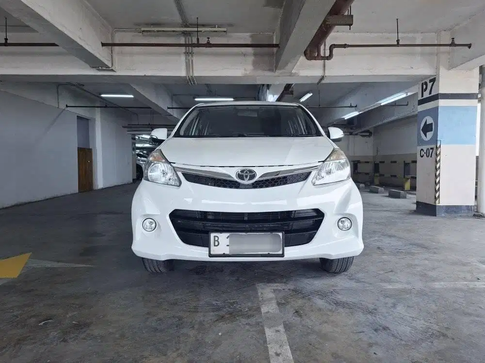 TOYOTA AVANZA VELOZ 1.5 AT MATIC 2013 PUTIH