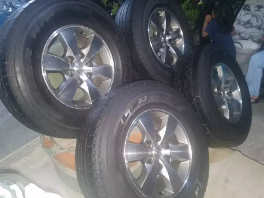 Ban dan pelek Fortuner 256/70/16