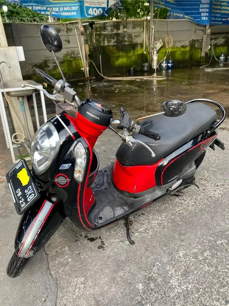Dijual Murah Motor Honda Scoopy Fi 2013