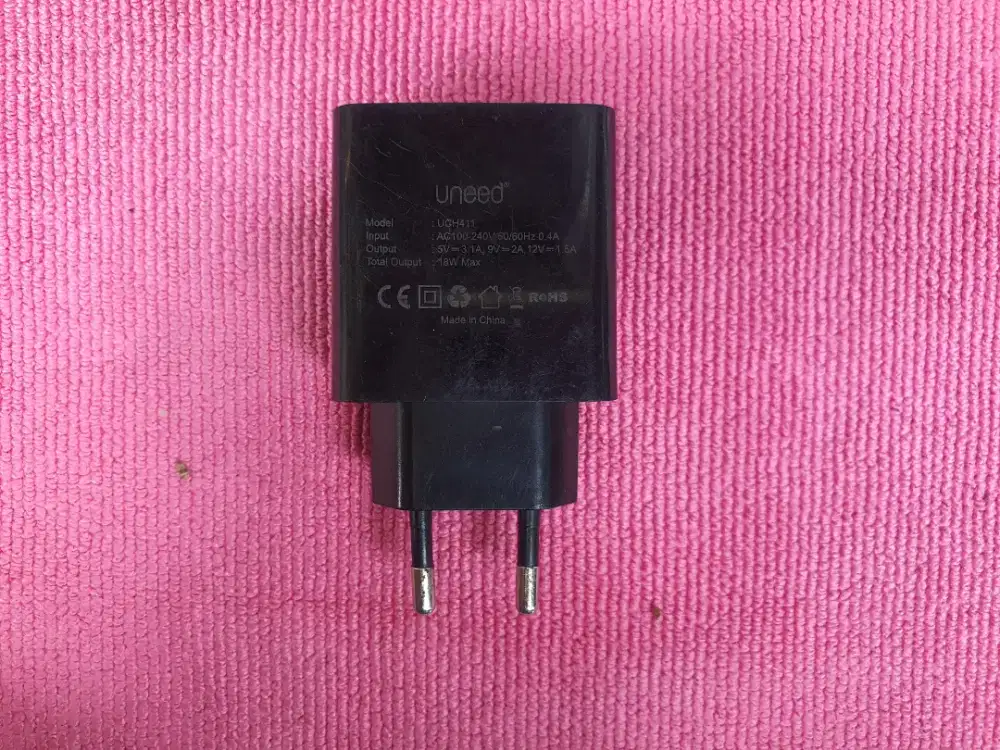 Charger UNEED 18watt Original