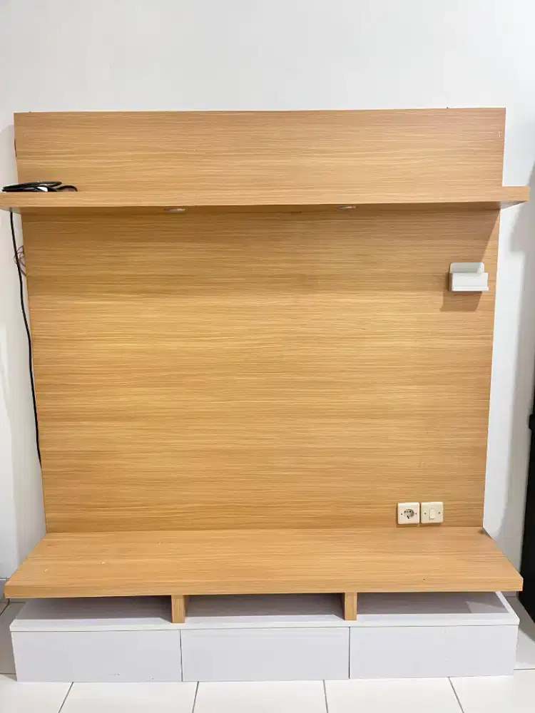 Backdrop Tv bahan kayu