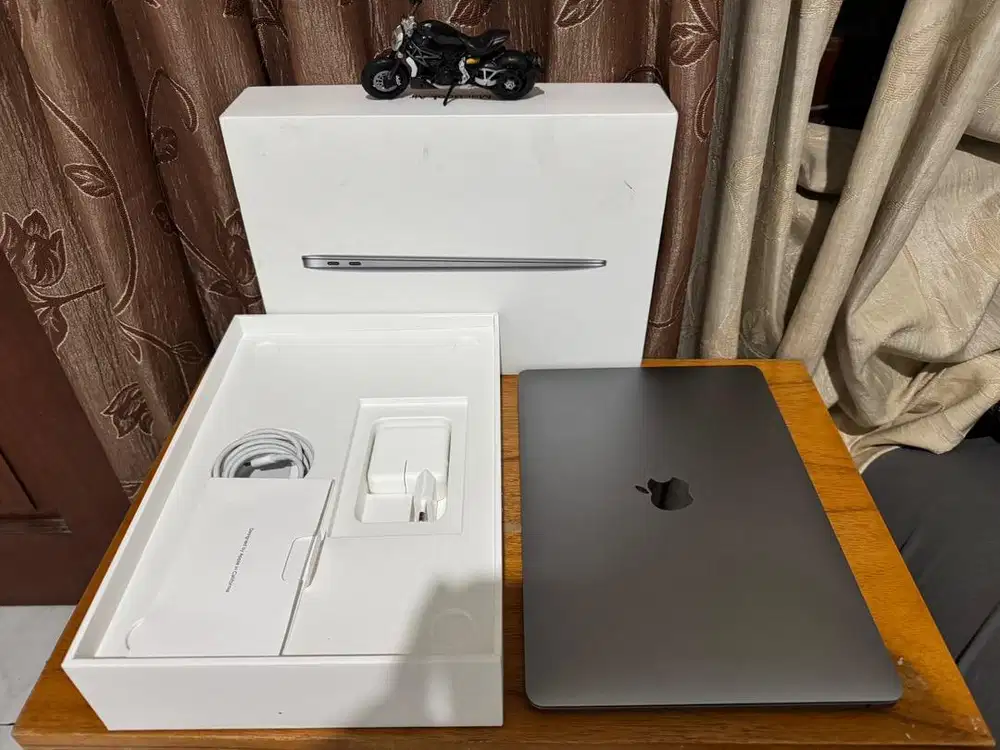 MacBook Air M1/8/256