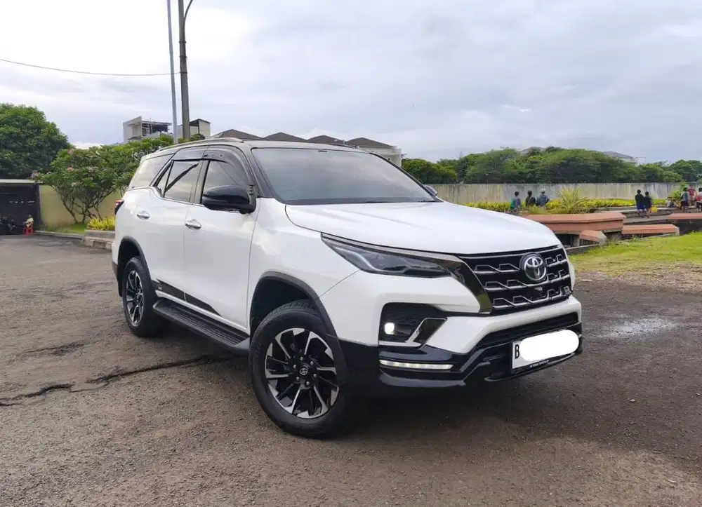 KM 23rb Toyota Fortuner 2.8 GR Sport Diesel AT 2022 2023 Putih New