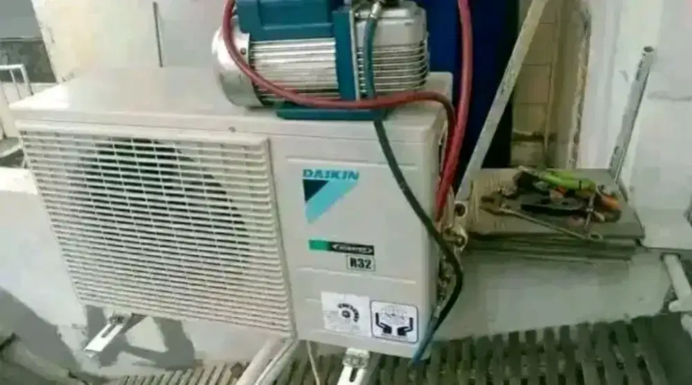 Service AC panggilan dan bongkar pasang AC