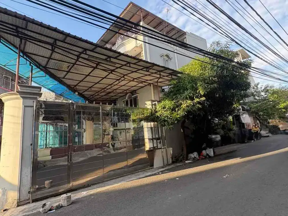 Rumah besar 3,5 Lantai strategis Semi Furnitur di Teluk gong Jakarta Utara