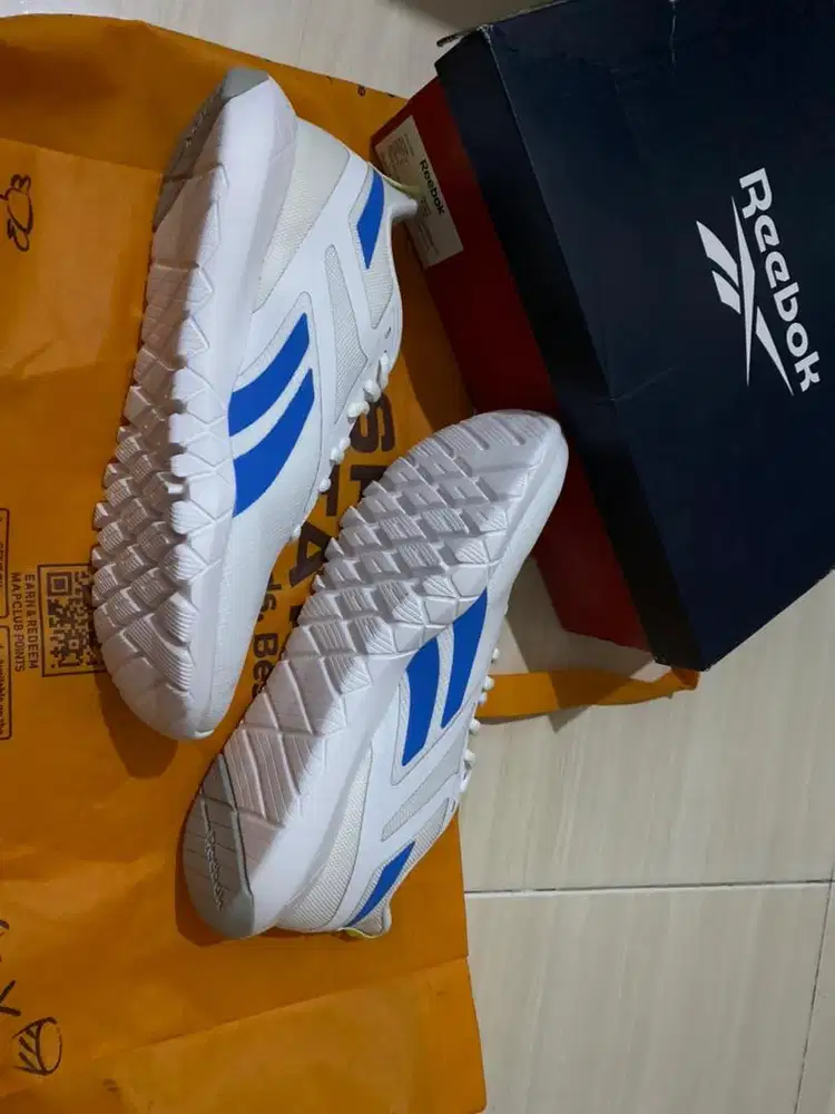 Sepatu running Reebok size 43 masih baru lokasi Makassar nego