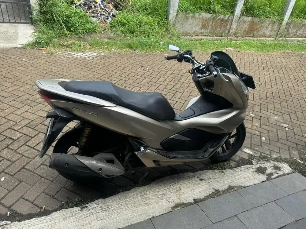 Pcx cbs 2018 warna gold