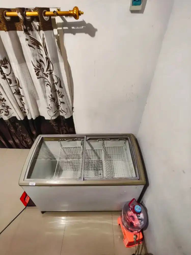 Freezer box 330 liter