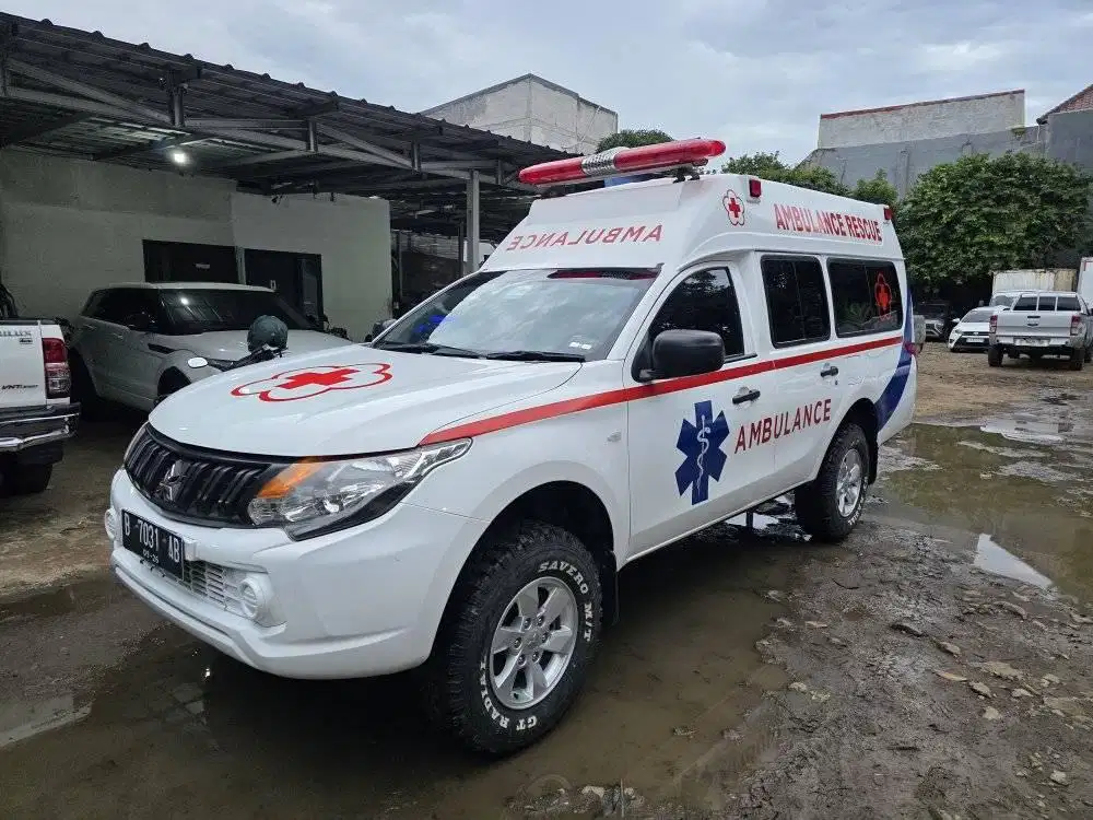 AMBULANCE MEDIS TRITON 4X4 2019 KM 20RB