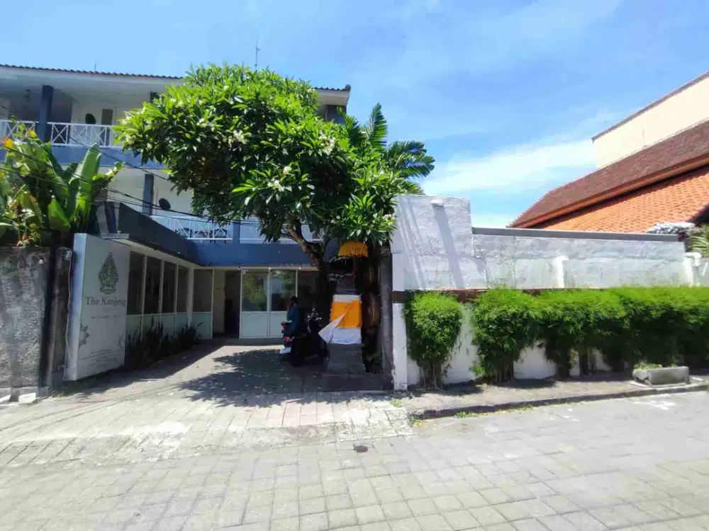 Di Jual Hotel 3 Lantai Dengan Resto 
Di Jl. Petitenget Gg. Kukur Anyar, Kerobokan Kelod, Kec. Kuta Utara, Kab. Badung

Spesifikasi:

Luas Tanah 325m²

Bangunan Hotel 396m²

Bangunan Resto 15m²
11 Kamar
Pool

Resto

Tahun dibangun 2013

Selling Point:

Kaw