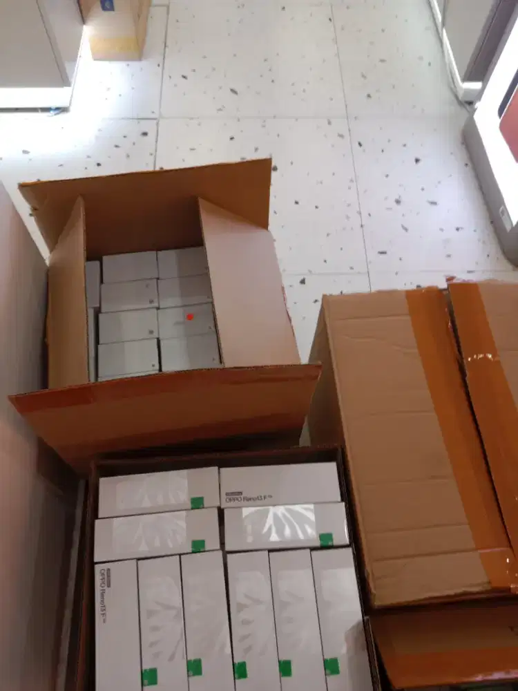 Oppo reno 13 series garansi resmi