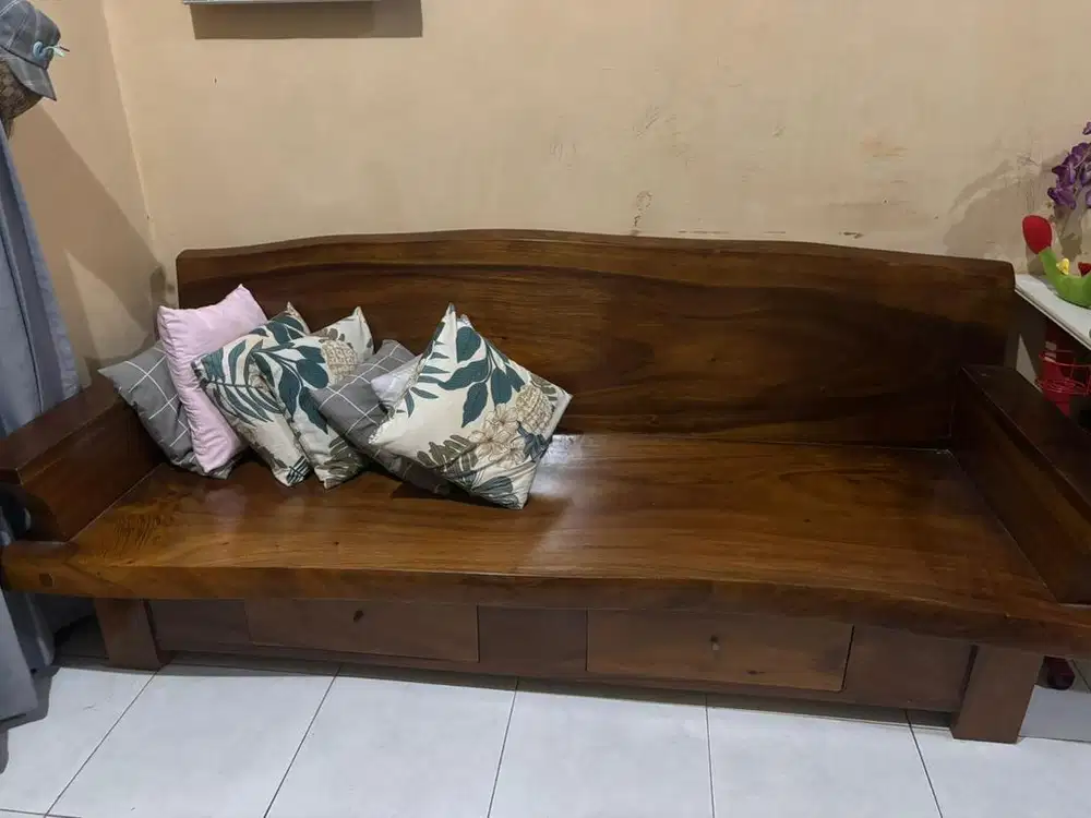 Kursi Kayu utuh berat sekali