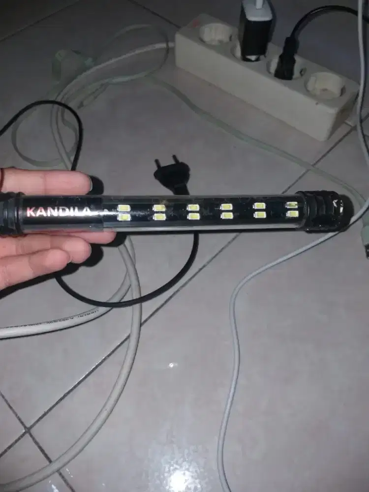 Lampu aquarium warna biru