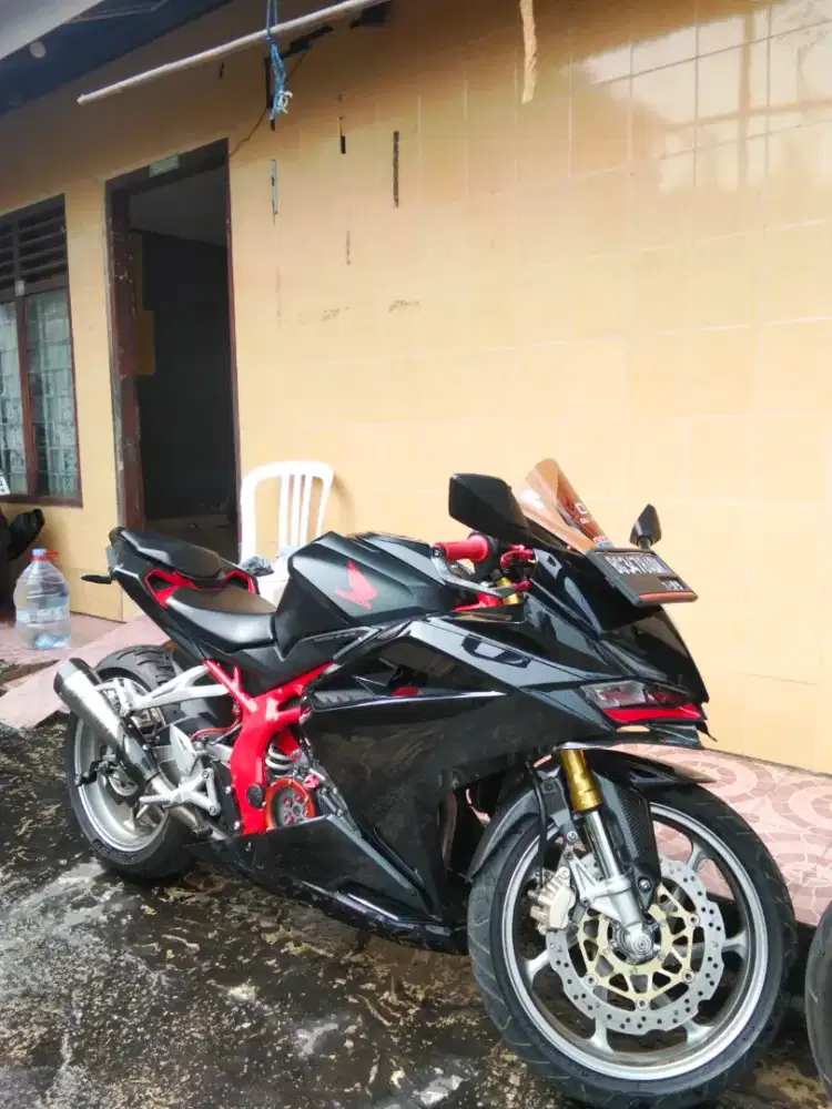 HONDA CBR250RR HITAM