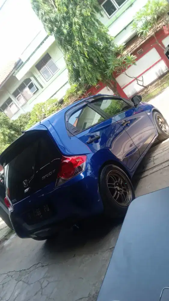 Brio E M/T Biru mewah 2016/2017