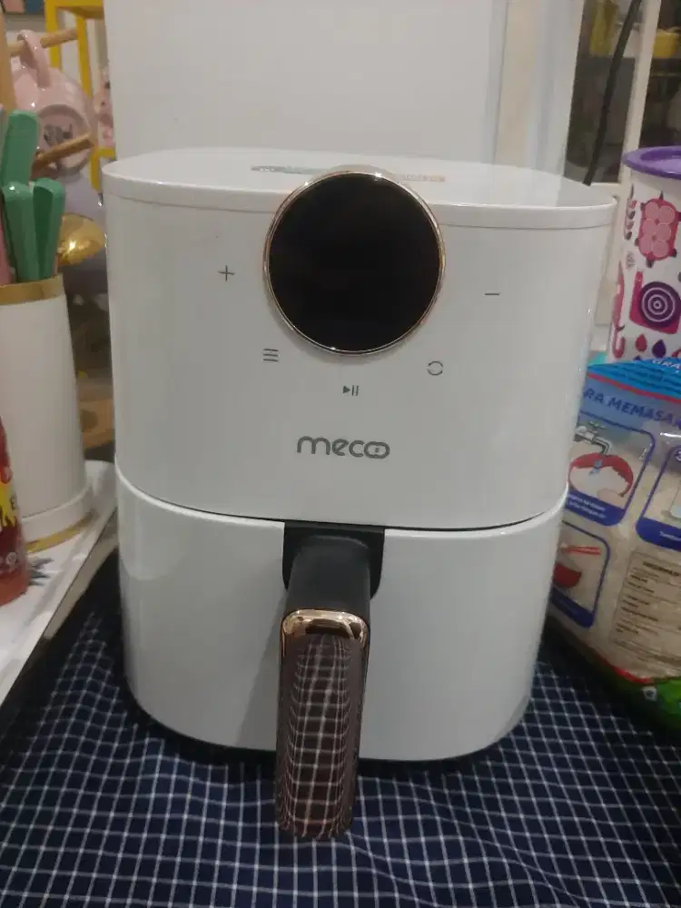 MECOO AIR FRYER LIKE NEW