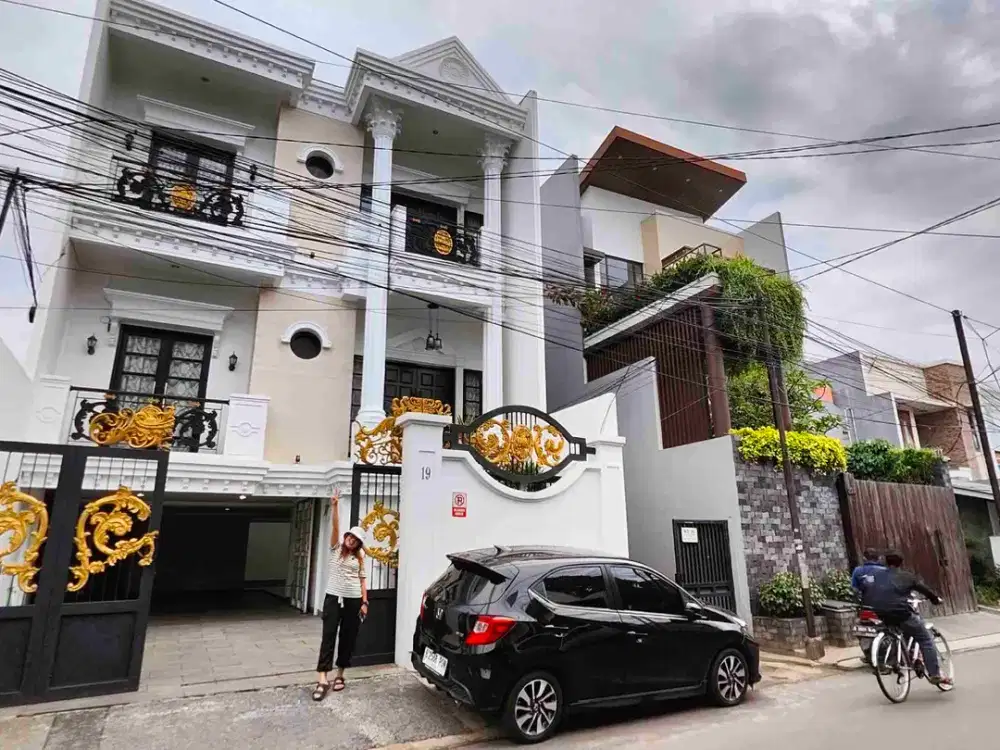 DIJUAL RUMAH MEWAH SIAP HUNI DI KEBON JERUK JAKARTA BARAT