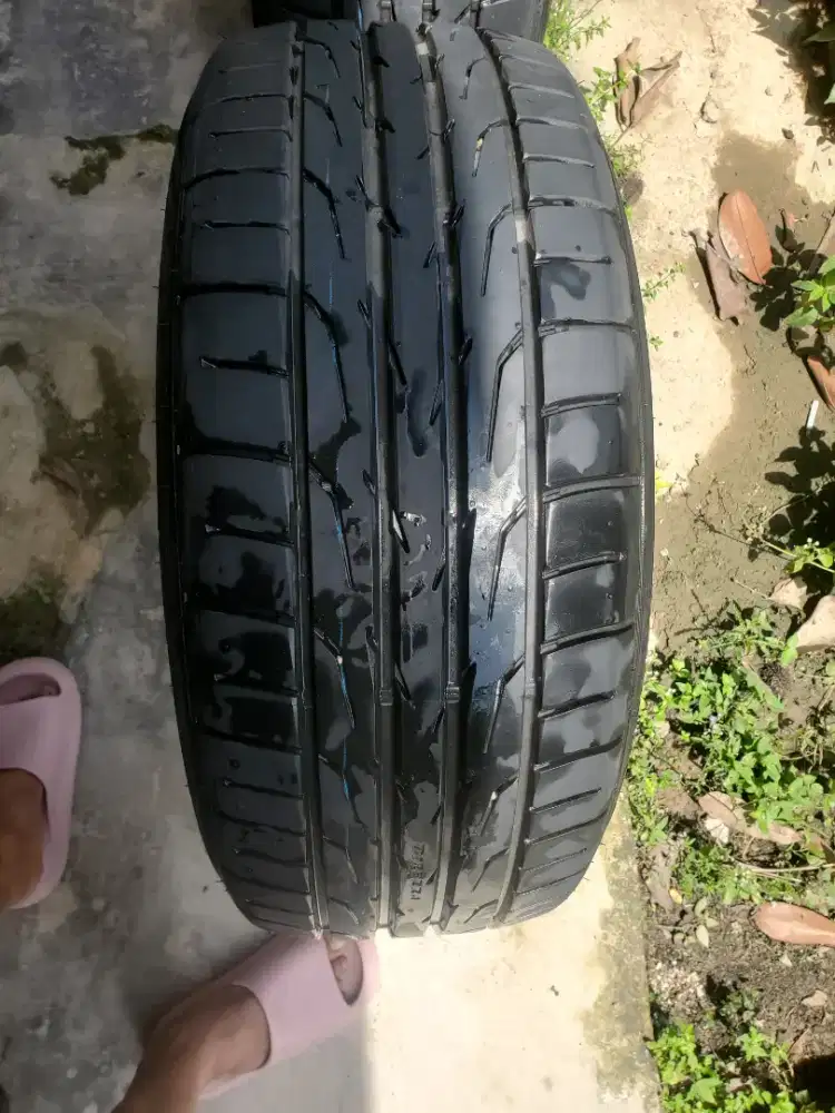 Ban mobil R18 donlop dan accelera