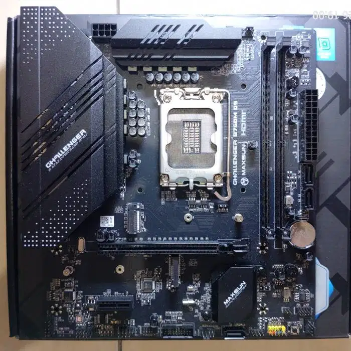 B760M D5 + DDR5 2x8GB (16GB) 5200MHz