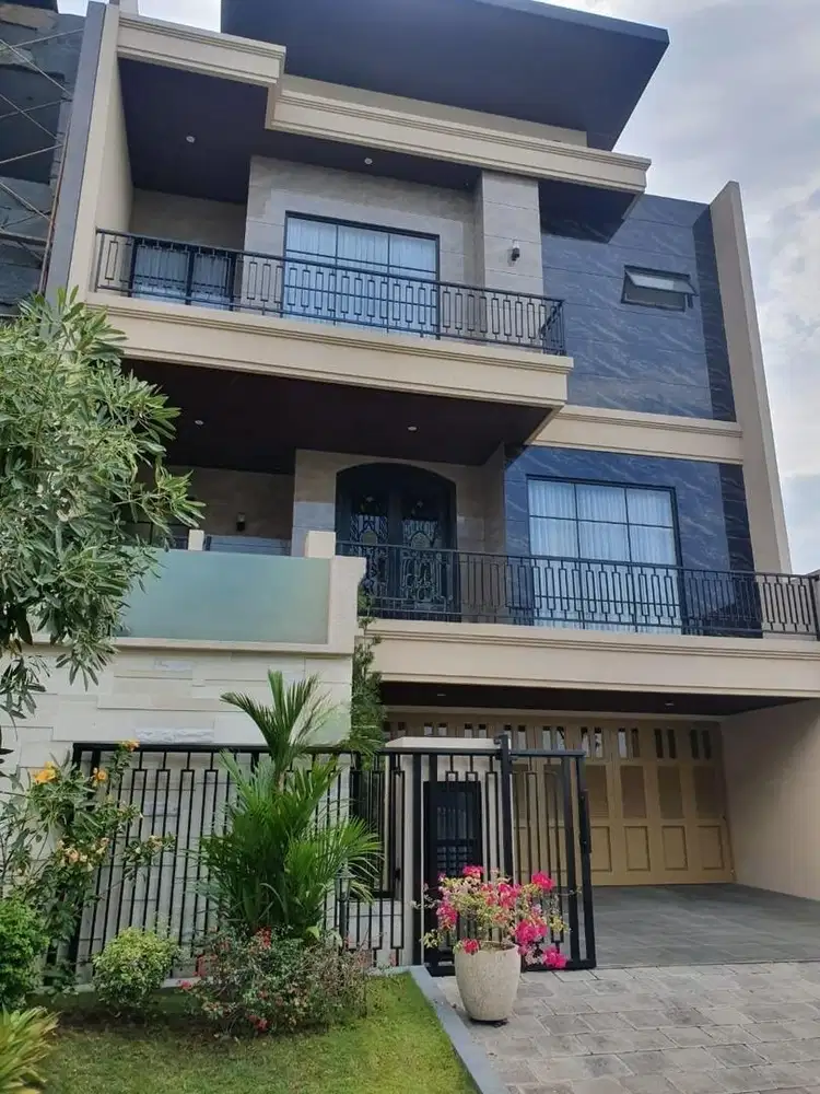 Rumah mewah di cluster Elitedi citraland Surabaya dekat pakuwon