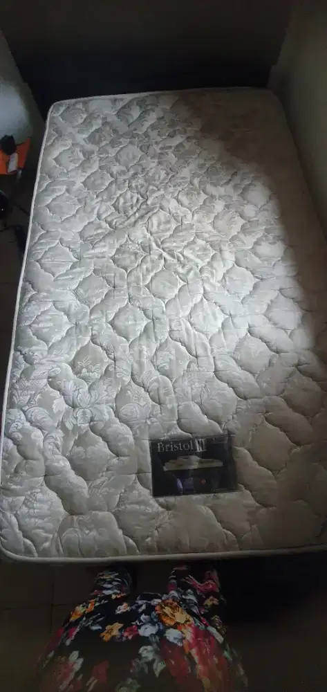 Di jual 1 Divan + kasur Latex 120x200