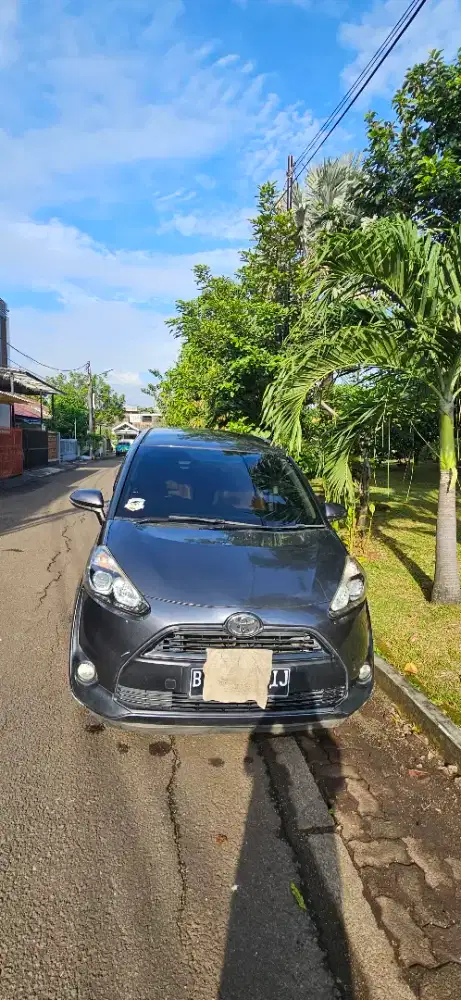 Toyota Sienta V A/T 2016.Abu-abu Metalik