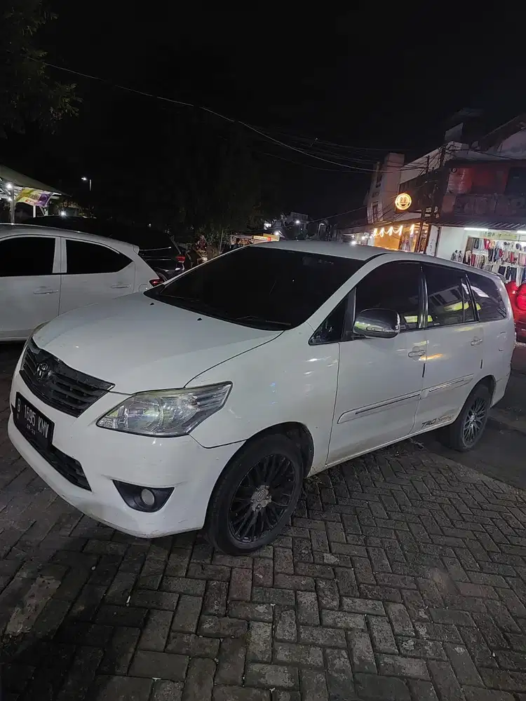 Toyota Kijang Innova 2012 Bensin